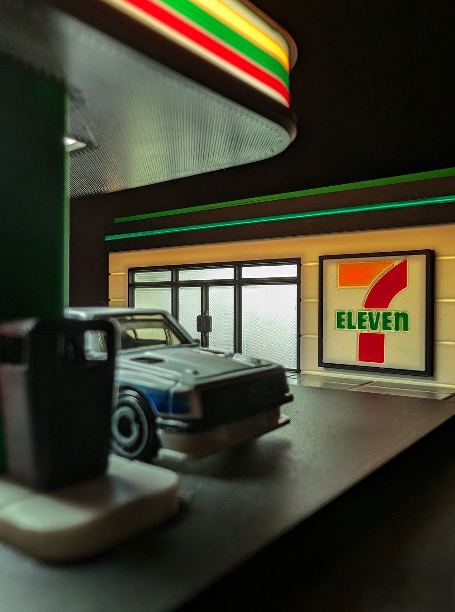 Hot Wheels Display - 7 Eleven Gas Station
