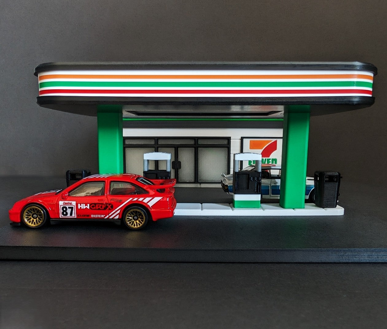 Hot Wheels Display - 7 Eleven Gas Station