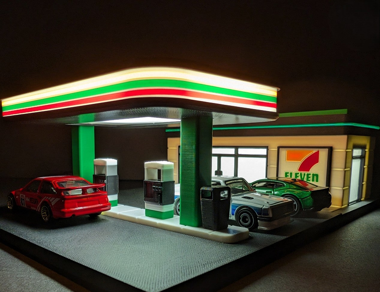 Hot Wheels Display - 7 Eleven Gas Station