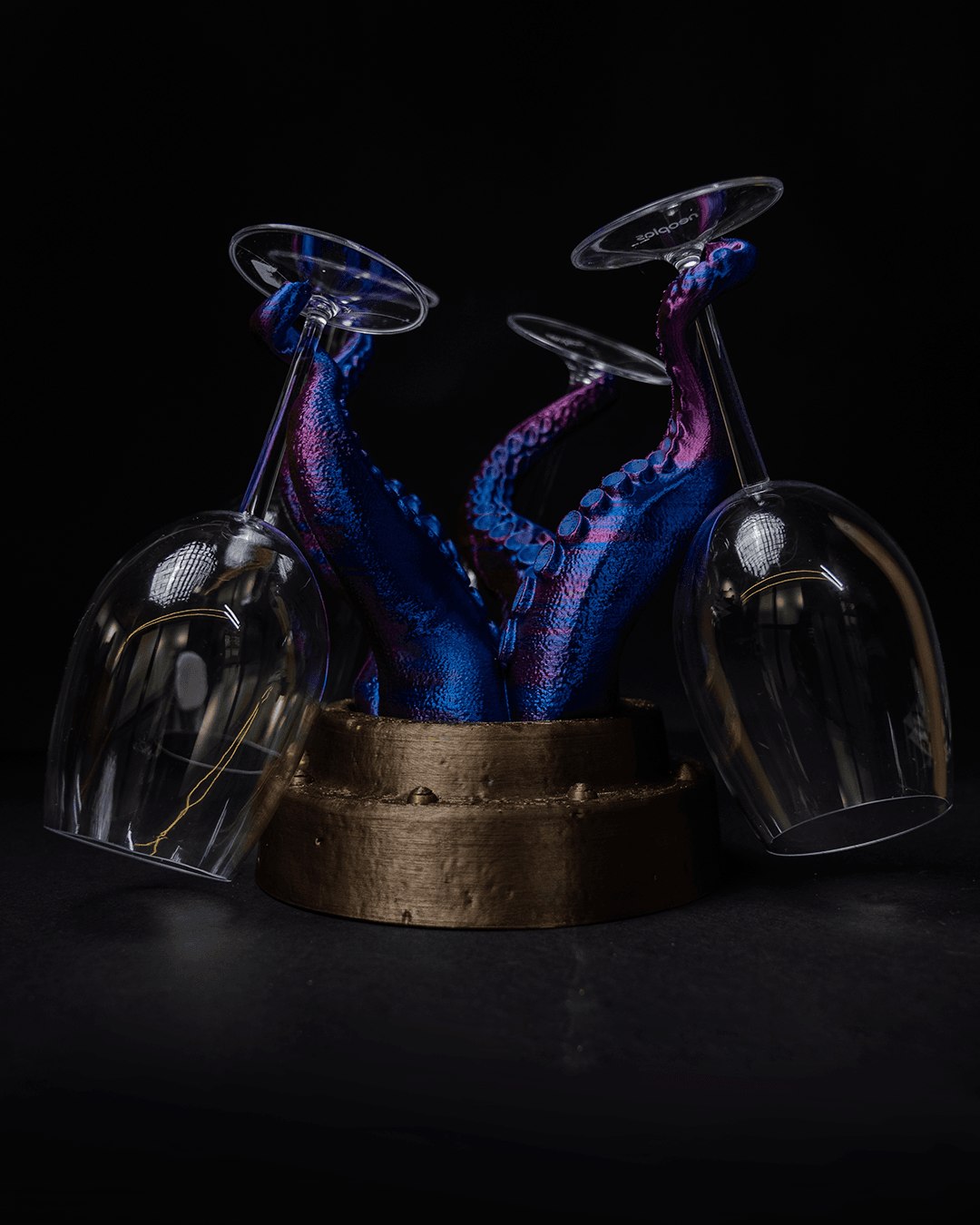 Tentacle wine glass holder