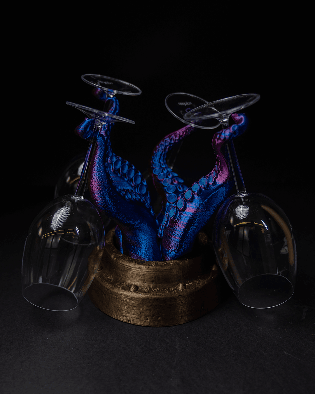 Tentacle wine glass holder