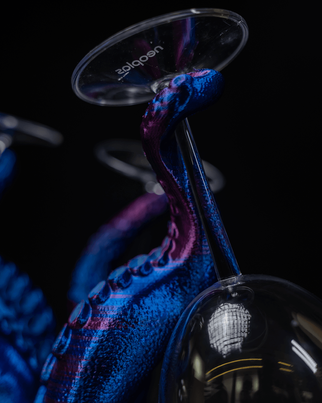 Tentacle wine glass holder